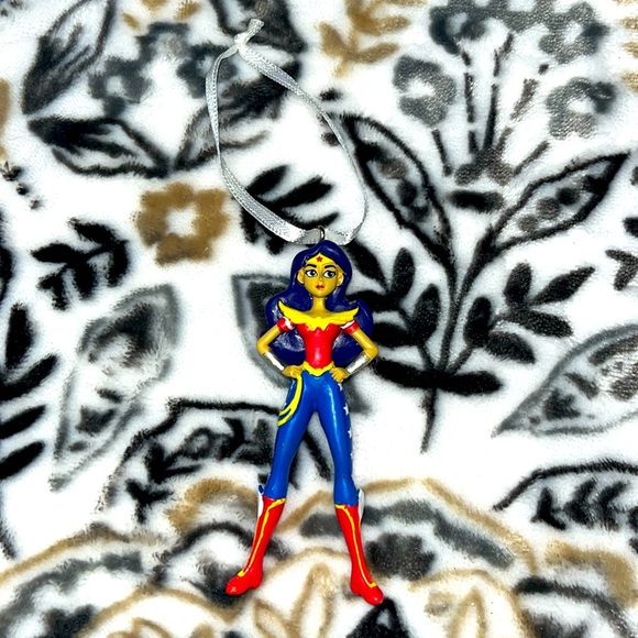 Hallmark DC Super Hero Girls Wonder Woman Red Box Christmas Ornament - Picture 1 of 1